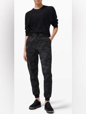 Lululemon Stretch High-Rise Jogger *Full Length 28”, size 4,very good condition